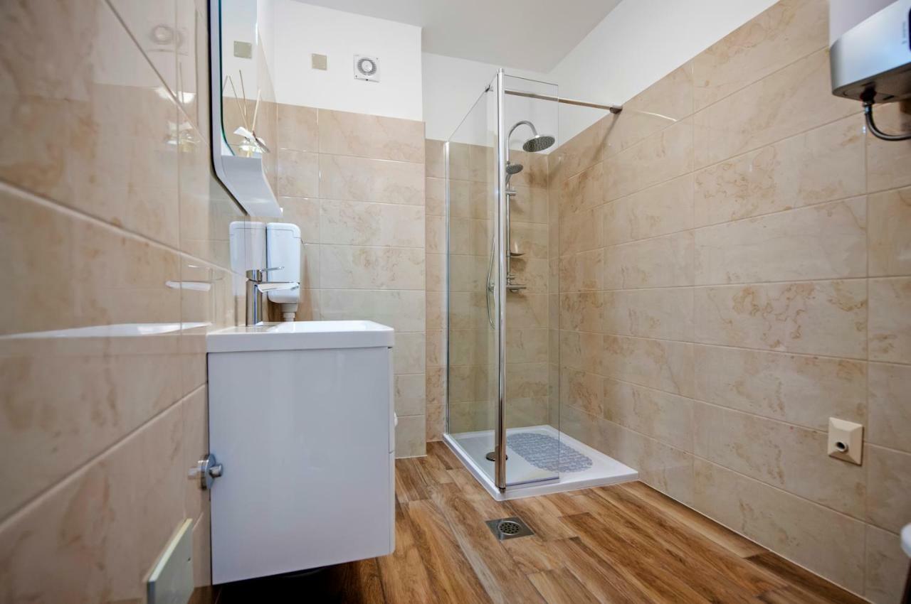 Apartment Loki Rovigno Esterno foto