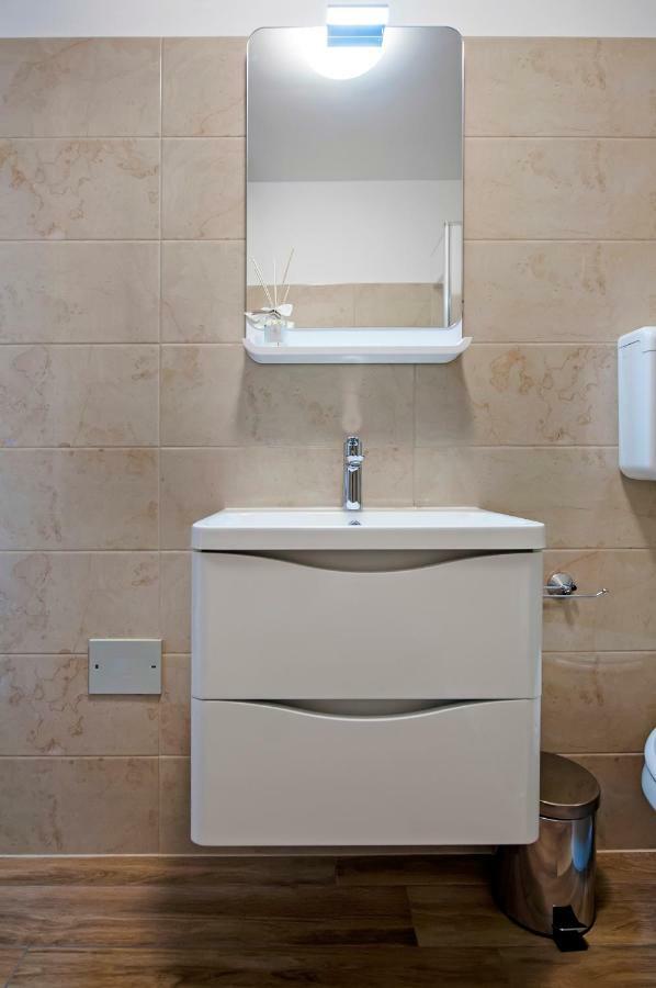 Apartment Loki Rovigno Esterno foto